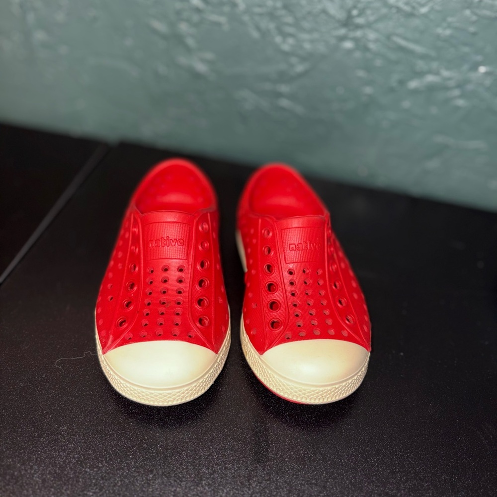 Native Red shoes - Picture 3 of 6